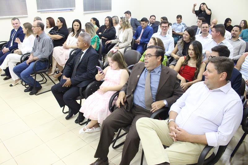 Cerimônia com representantes dos três poderes marca posse da diretoria da OAB em Amambai