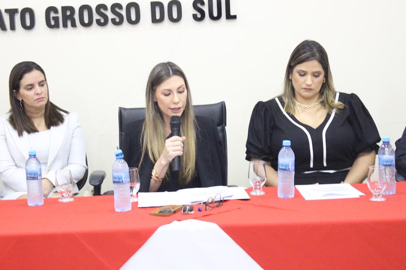 Cerimônia com representantes dos três poderes marca posse da diretoria da OAB em Amambai