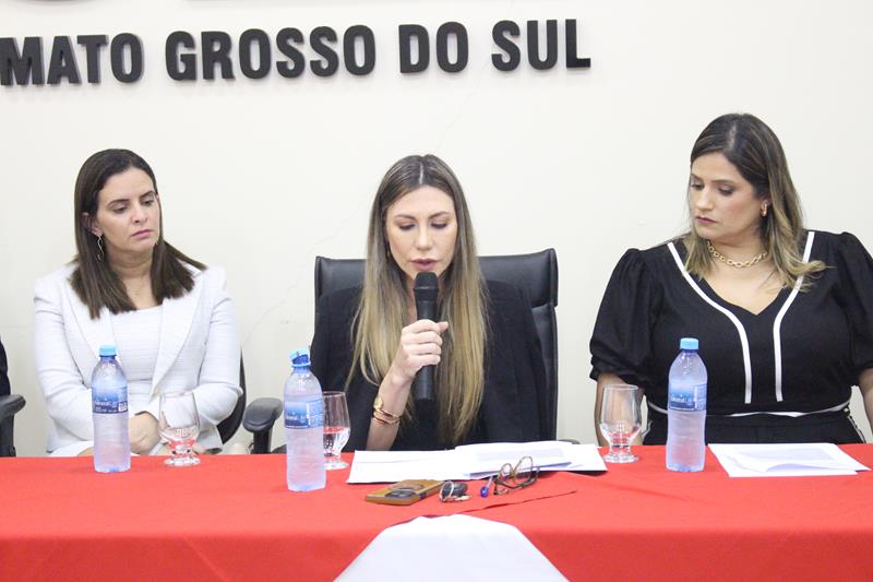 Cerimônia com representantes dos três poderes marca posse da diretoria da OAB em Amambai