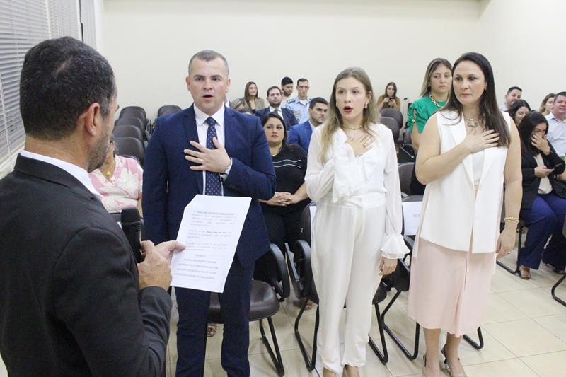 Cerimônia com representantes dos três poderes marca posse da diretoria da OAB em Amambai