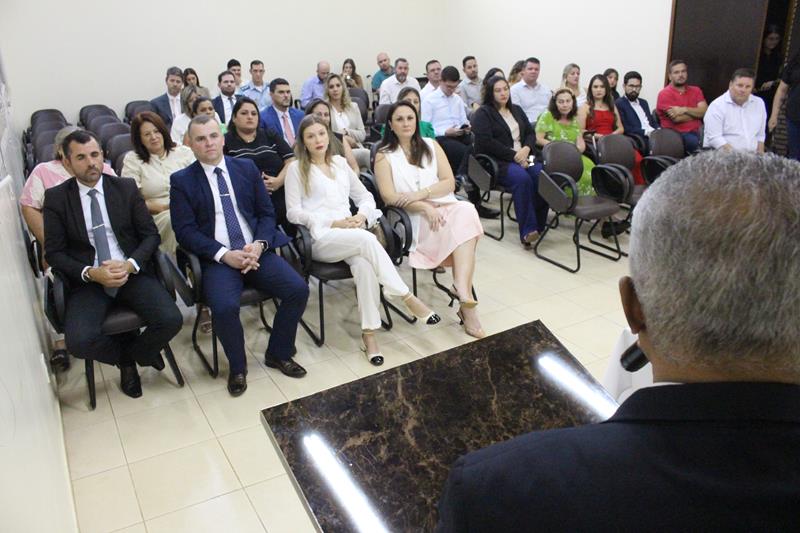 Cerimônia com representantes dos três poderes marca posse da diretoria da OAB em Amambai