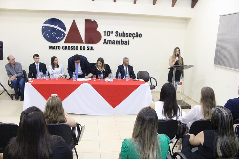 Cerimônia com representantes dos três poderes marca posse da diretoria da OAB em Amambai
