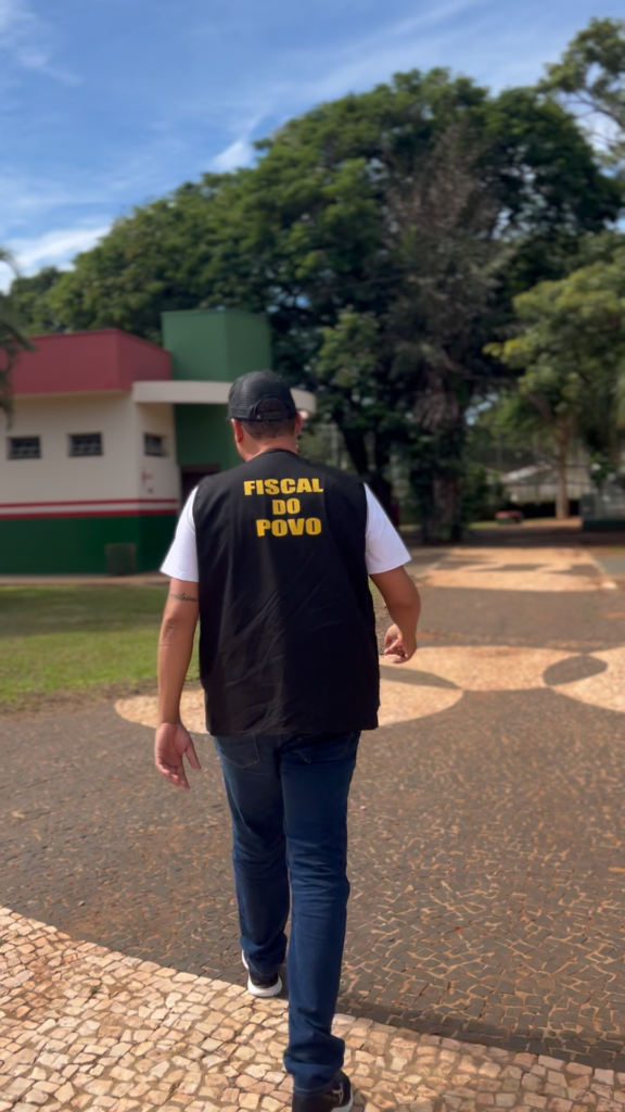 Vereador Nado Tozzi fiscaliza Praça Central e cobra melhorias para a população em Caarapó Vereador Nado Tozzi fiscaliza Praça Central e cobra melhorias para a população em Caarapó