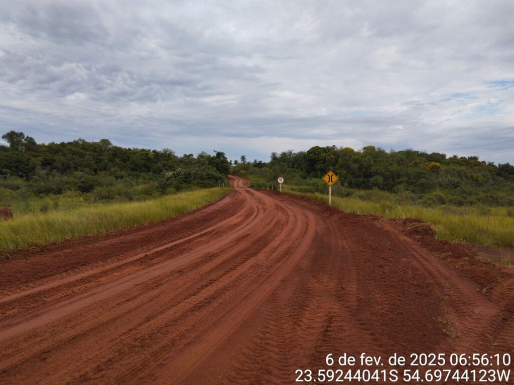 Prefeitura de Iguatemi e Agesul recuperam a MS-386, Estrada das 7 Placas Prefeitura de Iguatemi e Agesul recuperam a MS-386, Estrada das 7 Placas