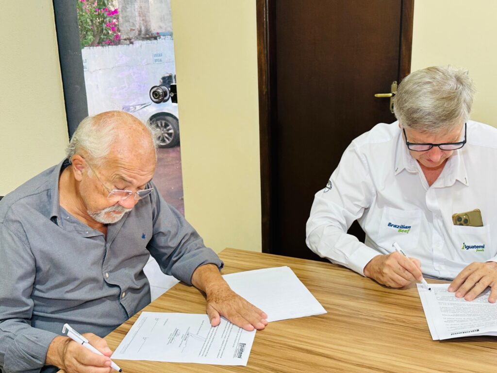 Prefeitura de Iguatemi oficializa doação de área para instalação de fábrica de produtos agroindustrial Prefeitura de Iguatemi oficializa doação de área para instalação de fábrica de produtos agroindustrial