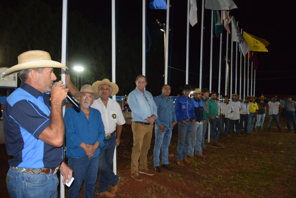 Prefeito Lídio Ledesma participa da abertura oficial do 13º Encontro Estadual do Laço Comprido em Iguatemi Prefeito Lídio Ledesma participa da abertura oficial do 13º Encontro Estadual do Laço Comprido em Iguatemi