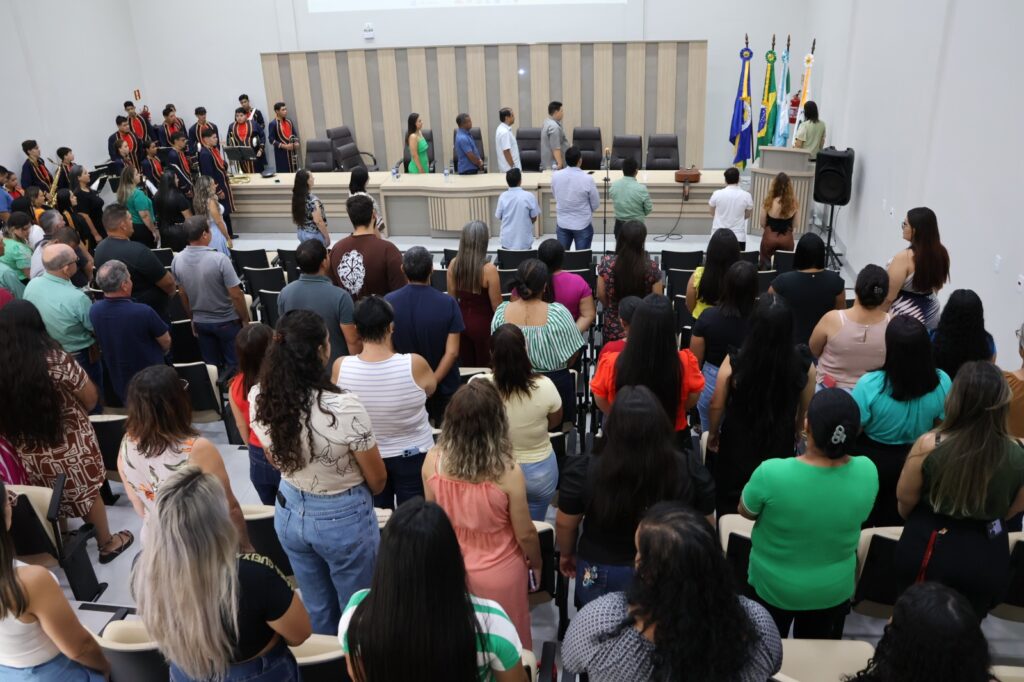 Ato na Câmara Municipal marca abertura do ano letivo em Paranhos Ato na Câmara Municipal marca abertura do ano letivo em Paranhos