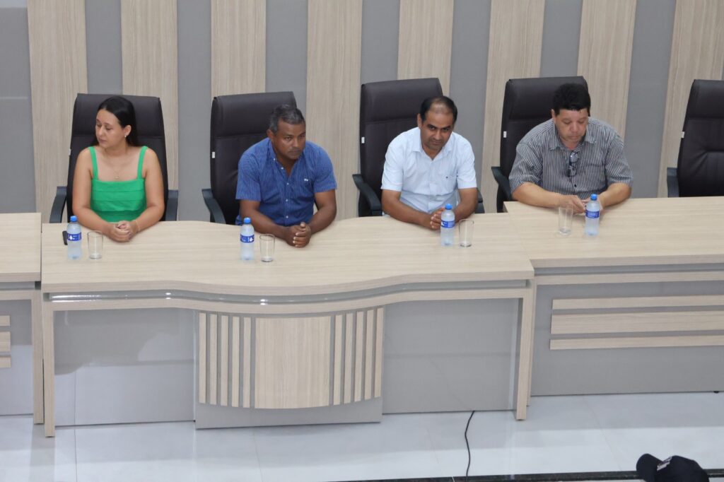 Ato na Câmara Municipal marca abertura do ano letivo em Paranhos Ato na Câmara Municipal marca abertura do ano letivo em Paranhos