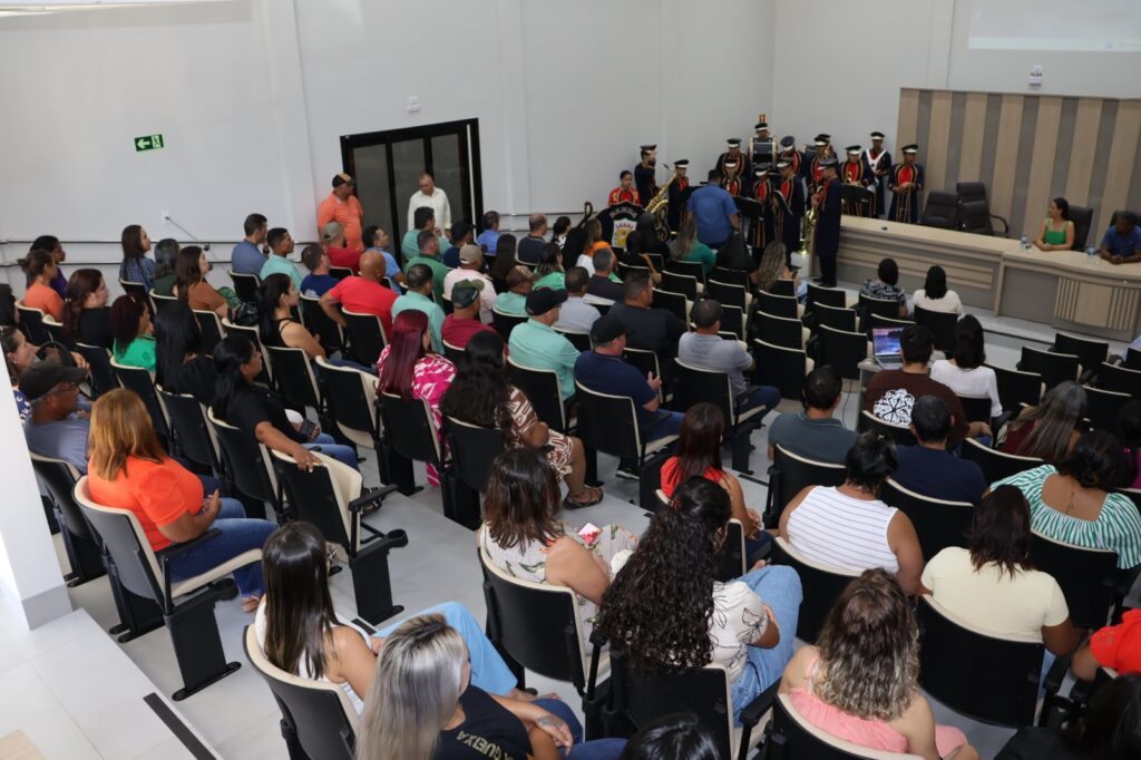 Ato na Câmara Municipal marca abertura do ano letivo em Paranhos Ato na Câmara Municipal marca abertura do ano letivo em Paranhos