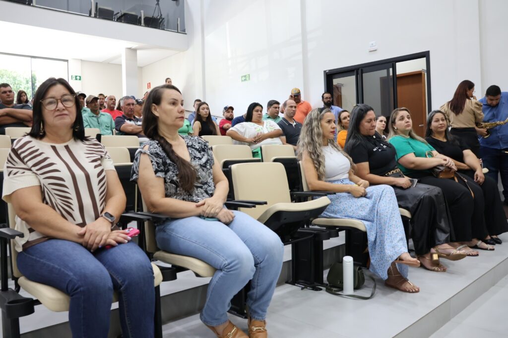 Ato na Câmara Municipal marca abertura do ano letivo em Paranhos Ato na Câmara Municipal marca abertura do ano letivo em Paranhos