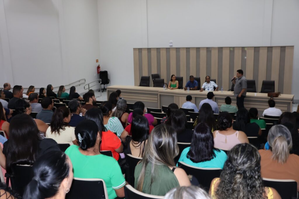 Ato na Câmara Municipal marca abertura do ano letivo em Paranhos Ato na Câmara Municipal marca abertura do ano letivo em Paranhos
