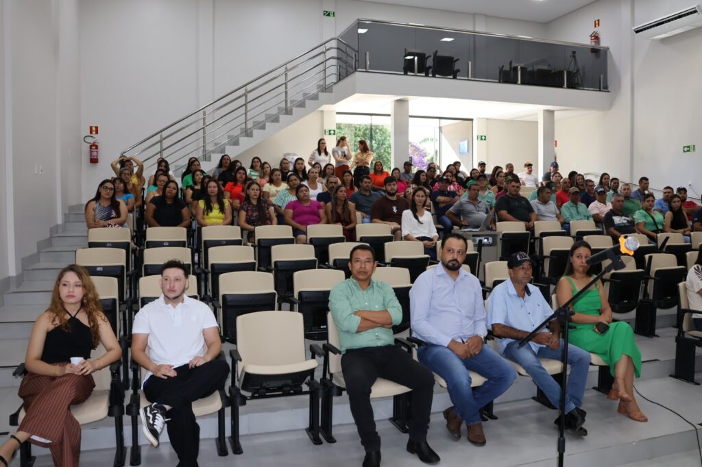 Ato na Câmara Municipal marca abertura do ano letivo em Paranhos Ato na Câmara Municipal marca abertura do ano letivo em Paranhos