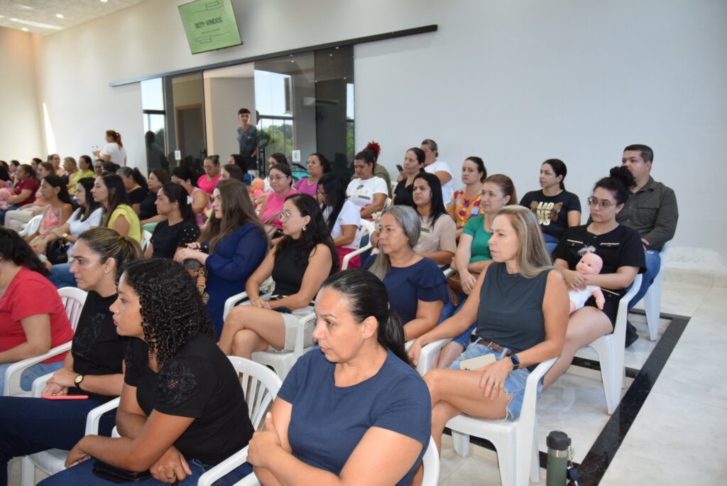 Profissionais da área da educação de Iguatemi participam de treinamento de primeiros socorros Profissionais da área da educação de Iguatemi participam de treinamento de primeiros socorros