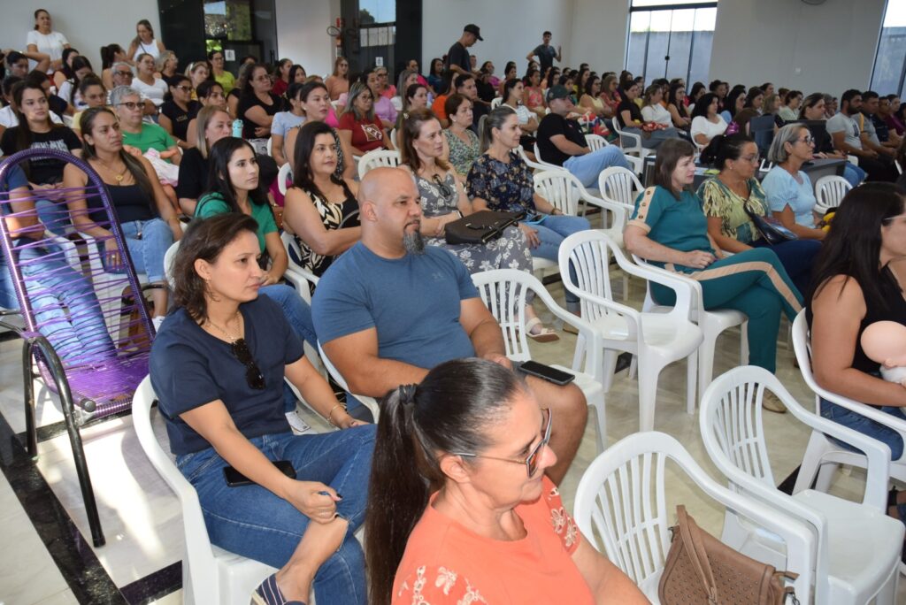 Profissionais da área da educação de Iguatemi participam de treinamento de primeiros socorros Profissionais da área da educação de Iguatemi participam de treinamento de primeiros socorros