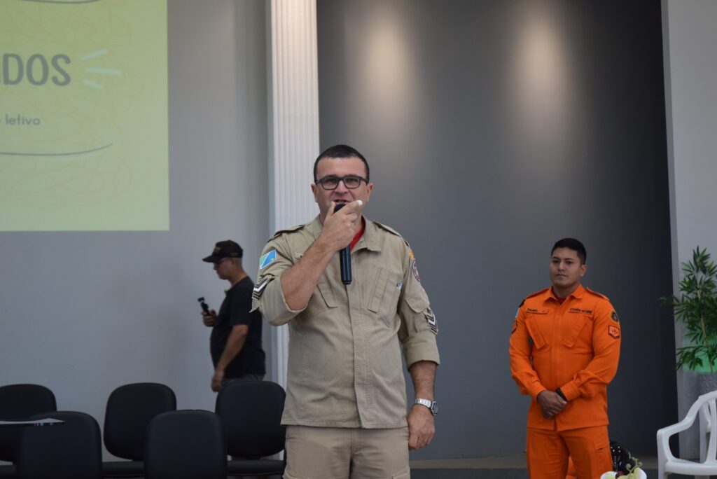Profissionais da área da educação de Iguatemi participam de treinamento de primeiros socorros Profissionais da área da educação de Iguatemi participam de treinamento de primeiros socorros