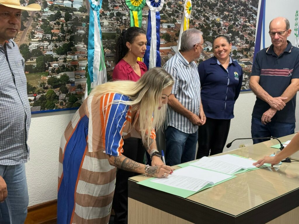Prefeitura de Amambai firma parcerias com 12 entidades para fortalecer serviços sociais Prefeitura de Amambai firma parcerias com 12 entidades para fortalecer serviços sociais