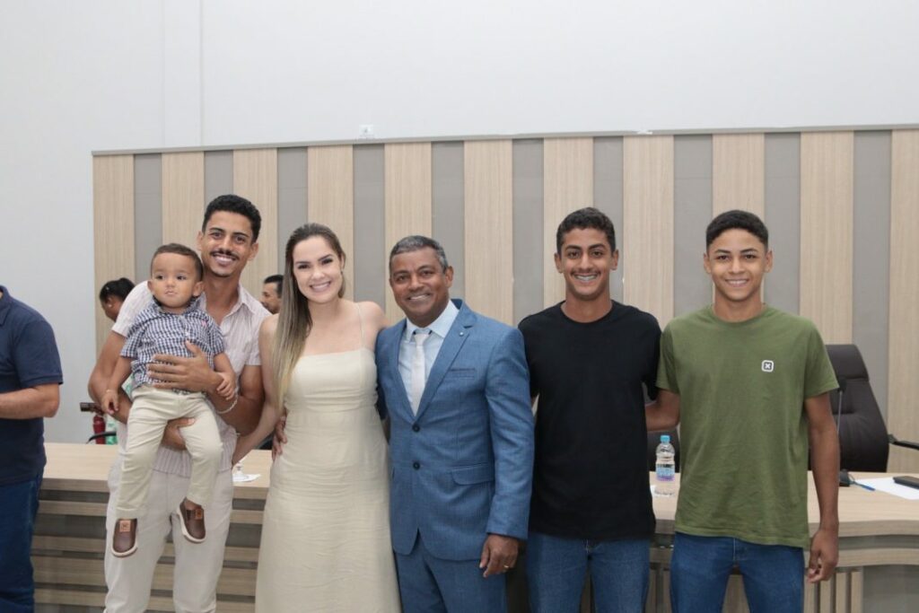 Presidente da Câmara de Paranhos, Chacal, reforça compromisso com o desenvolvimento durante 1ª Sessão Ordinária de 2025 Presidente da Câmara de Paranhos, Chacal, reforça compromisso com o desenvolvimento durante 1ª Sessão Ordinária de 2025