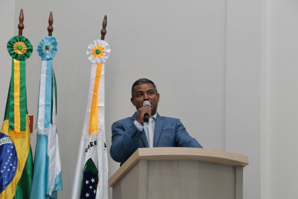 Presidente da Câmara de Paranhos, Chacal, reforça compromisso com o desenvolvimento durante 1ª Sessão Ordinária de 2025 Presidente da Câmara de Paranhos, Chacal, reforça compromisso com o desenvolvimento durante 1ª Sessão Ordinária de 2025