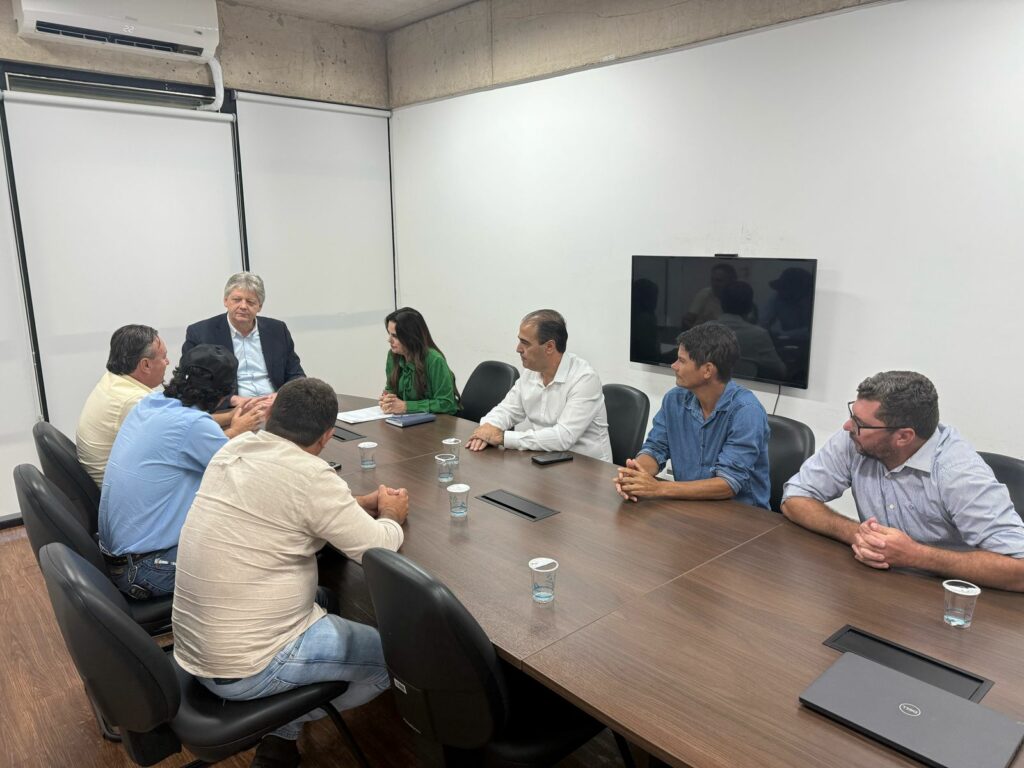 Rogério Torquetti e vereadores buscam apoio do Governo do Estado para instalação de fecularia em Tacuru Rogério Torquetti e vereadores buscam apoio do Governo do Estado para instalação de fecularia em Tacuru