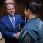 Coronel David recebe medalha da Polícia Militar por atuação no combate à violência contra a mulher