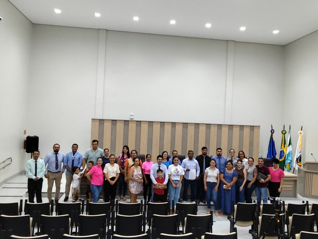 Famílias de Paranhos se reúnem com vereadores para discutir atendimento a crianças autistas Famílias de Paranhos se reúnem com vereadores para discutir atendimento a crianças autistas