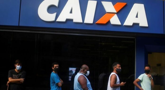 caixa-economica-cotas-pis-auxilio-emergencial-auxilio-brasil-abono-salarial-fila-de-banco-10022022210923214
