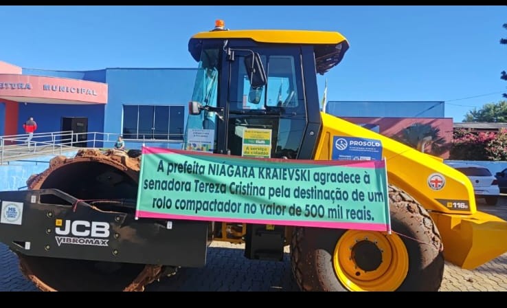 Prefeita de Coronel Sapucaia agradece Tereza Cristina pela emenda do rolo compactador