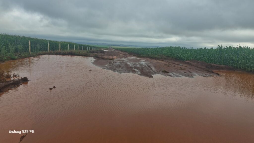Após grande volume de chuvas, Prefeitura de Amambai realiza levantamento de pontos críticos na cidade e zona rural