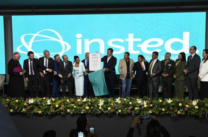 Governador-participa-da-inauguracao-da-nova-sede-da-Faculdade-Insted-Foto-Bruno-Rezende-12-730x480