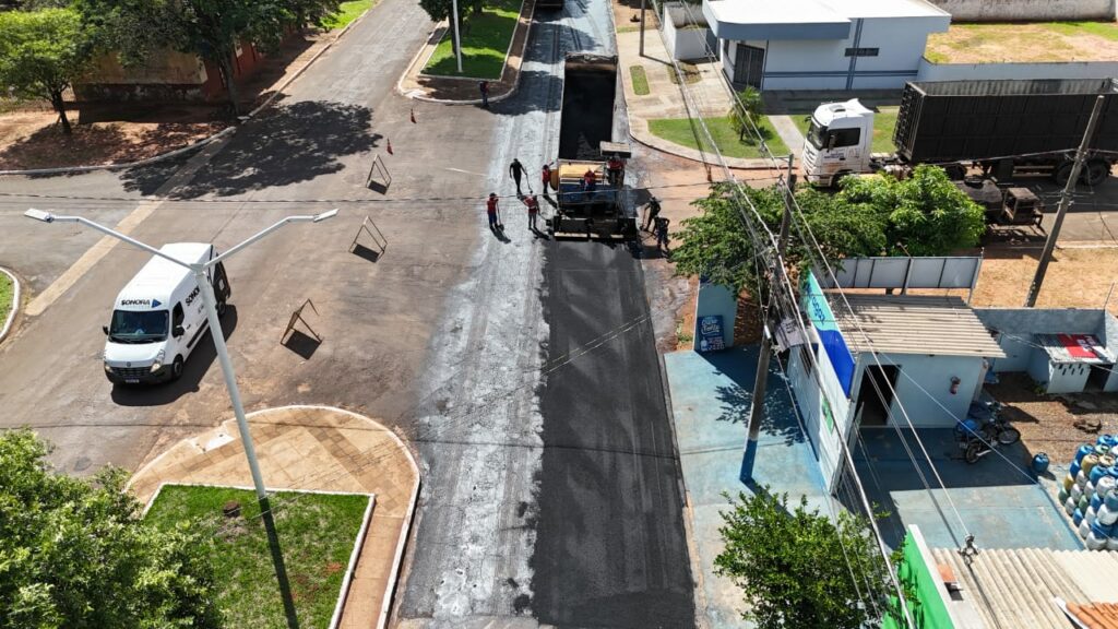 Prefeitura de Iguatemi realiza obra de recapeamento asfáltico na Avenida Presidente Vargas, no bairro da Vila Rosa Prefeitura de Iguatemi realiza obra de recapeamento asfáltico na Avenida Presidente Vargas, no bairro da Vila Rosa
