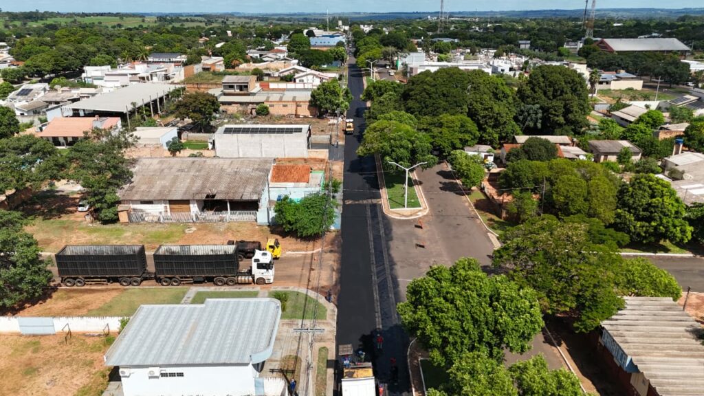 Prefeitura de Iguatemi realiza obra de recapeamento asfáltico na Avenida Presidente Vargas, no bairro da Vila Rosa Prefeitura de Iguatemi realiza obra de recapeamento asfáltico na Avenida Presidente Vargas, no bairro da Vila Rosa