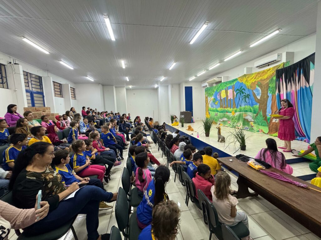 Com peças teatrais e entrega de chocolates, alunos da Rede Municipal de Ensino de Iguatemi comemoraram à Páscoa Com peças teatrais e entrega de chocolates, alunos da Rede Municipal de Ensino de Iguatemi comemoraram à Páscoa