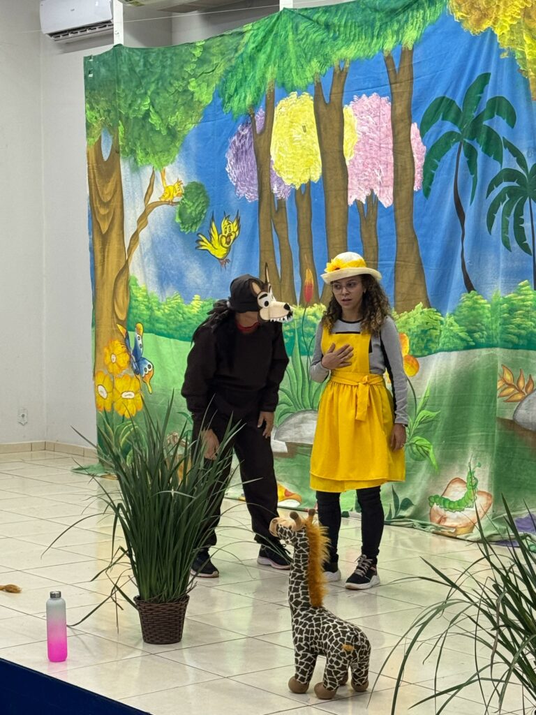 Com peças teatrais e entrega de chocolates, alunos da Rede Municipal de Ensino de Iguatemi comemoraram à Páscoa Com peças teatrais e entrega de chocolates, alunos da Rede Municipal de Ensino de Iguatemi comemoraram à Páscoa