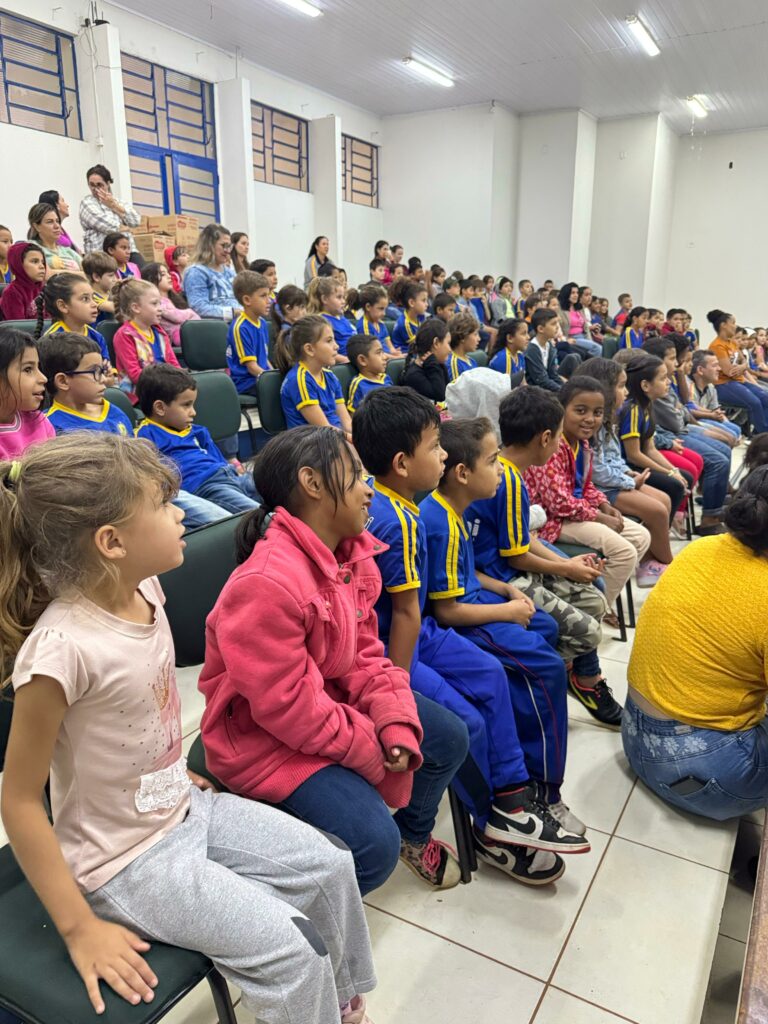 Com peças teatrais e entrega de chocolates, alunos da Rede Municipal de Ensino de Iguatemi comemoraram à Páscoa Com peças teatrais e entrega de chocolates, alunos da Rede Municipal de Ensino de Iguatemi comemoraram à Páscoa
