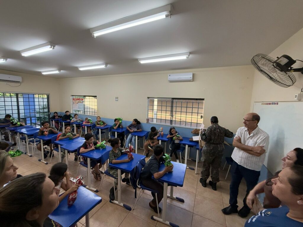 Alunos do Projeto Florestinha recebem ovos de Páscoa em ação da Prefeitura de Amambai