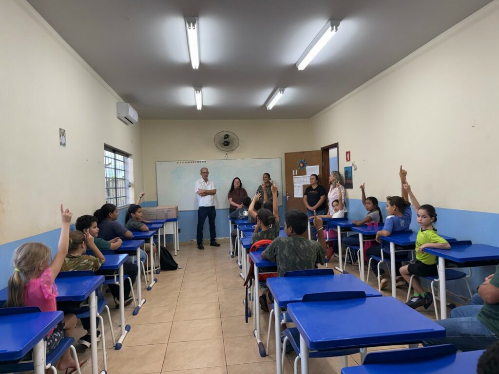 Alunos do Projeto Florestinha recebem ovos de Páscoa em ação da Prefeitura de Amambai