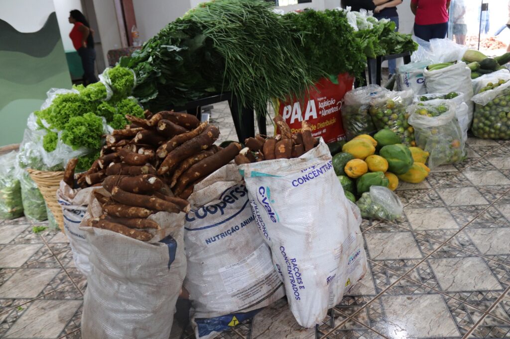 Prefeitura de Amambai realiza entrega de alimentos do PAA na Vila Limeira Prefeitura de Amambai realiza entrega de alimentos do PAA na Vila Limeira