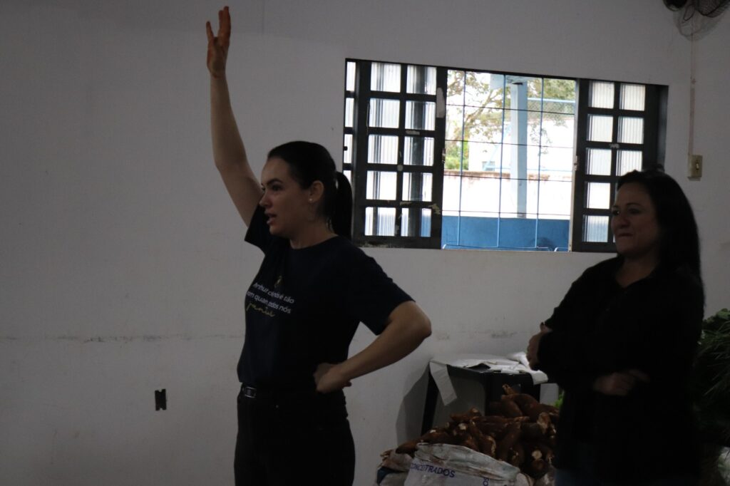 Prefeitura de Amambai realiza entrega de alimentos do PAA na Vila Limeira Prefeitura de Amambai realiza entrega de alimentos do PAA na Vila Limeira