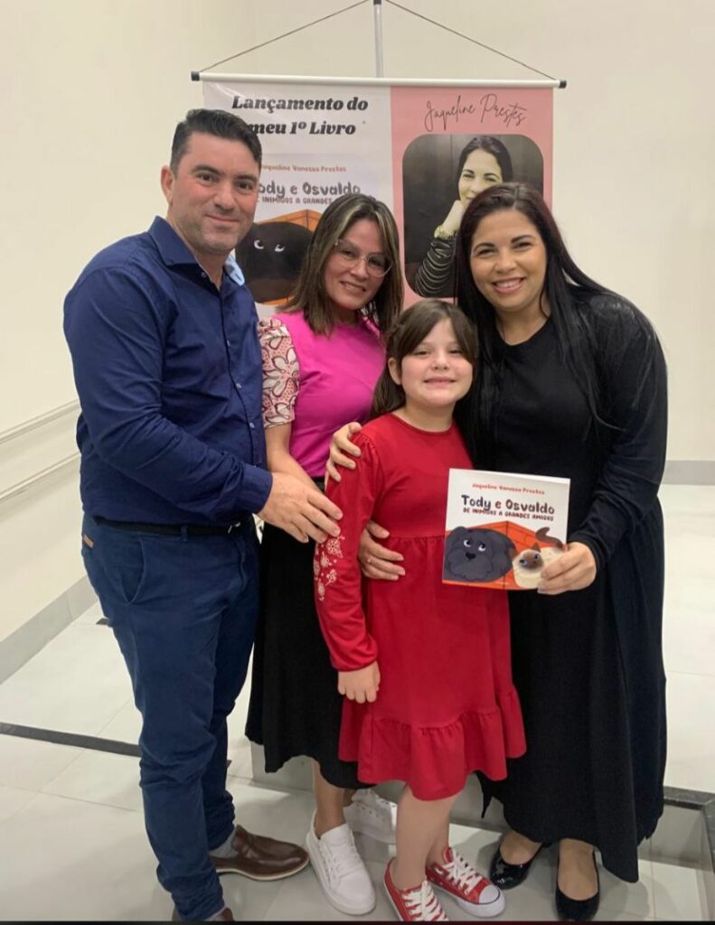 Paranhos prestigia lançamento do livro infantojuvenil “Tody e Osvaldo: de Inimigos a Grandes Amigos” Paranhos prestigia lançamento do livro infantojuvenil “Tody e Osvaldo: de Inimigos a Grandes Amigos”