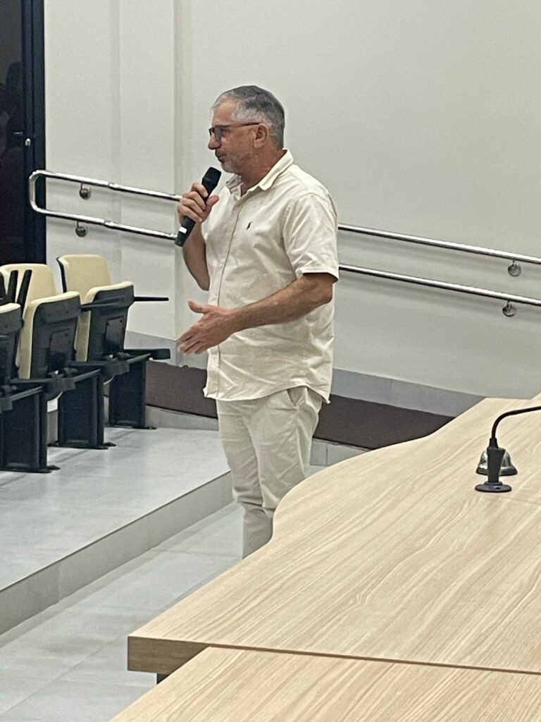 Paranhos prestigia lançamento do livro infantojuvenil “Tody e Osvaldo: de Inimigos a Grandes Amigos” Paranhos prestigia lançamento do livro infantojuvenil “Tody e Osvaldo: de Inimigos a Grandes Amigos”