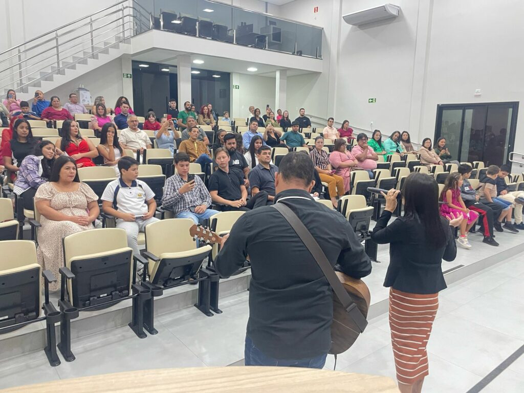 Paranhos prestigia lançamento do livro infantojuvenil “Tody e Osvaldo: de Inimigos a Grandes Amigos” Paranhos prestigia lançamento do livro infantojuvenil “Tody e Osvaldo: de Inimigos a Grandes Amigos”