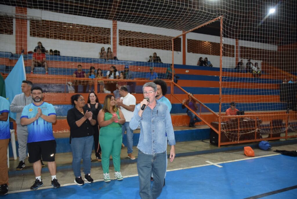 Abertura do Campeonato de Futsal reuniu mais de 300 atletas na quadra do Ginásio de Esportes de Iguatemi Abertura do Campeonato de Futsal reuniu mais de 300 atletas na quadra do Ginásio de Esportes de Iguatemi