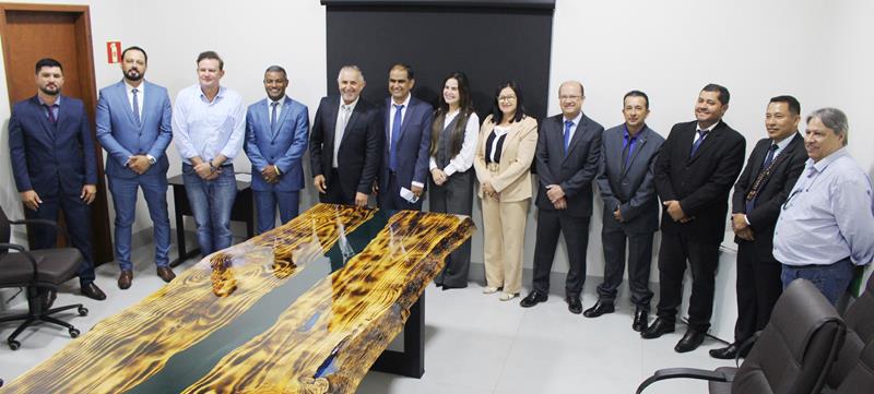 Ato na Câmara Municipal marca posse de Hélio Acosta e Alfredo Soares como prefeito e vice em Paranhos