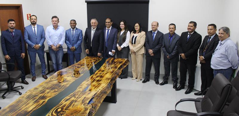 Ato na Câmara Municipal marca posse de Hélio Acosta e Alfredo Soares como prefeito e vice em Paranhos