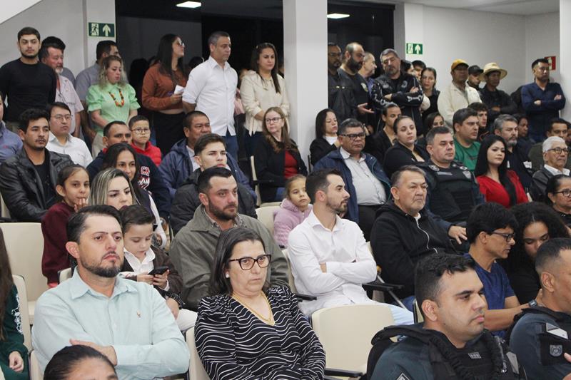 Ato na Câmara Municipal marca posse de Hélio Acosta e Alfredo Soares como prefeito e vice em Paranhos