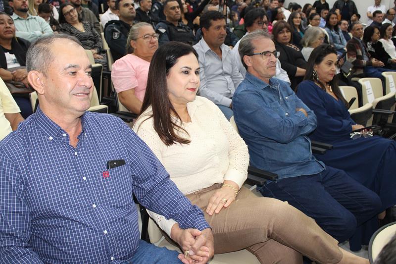 Ato na Câmara Municipal marca posse de Hélio Acosta e Alfredo Soares como prefeito e vice em Paranhos