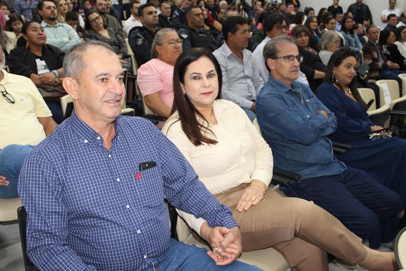 Ato na Câmara Municipal marca posse de Hélio Acosta e Alfredo Soares como prefeito e vice em Paranhos