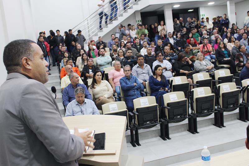 Ato na Câmara Municipal marca posse de Hélio Acosta e Alfredo Soares como prefeito e vice em Paranhos