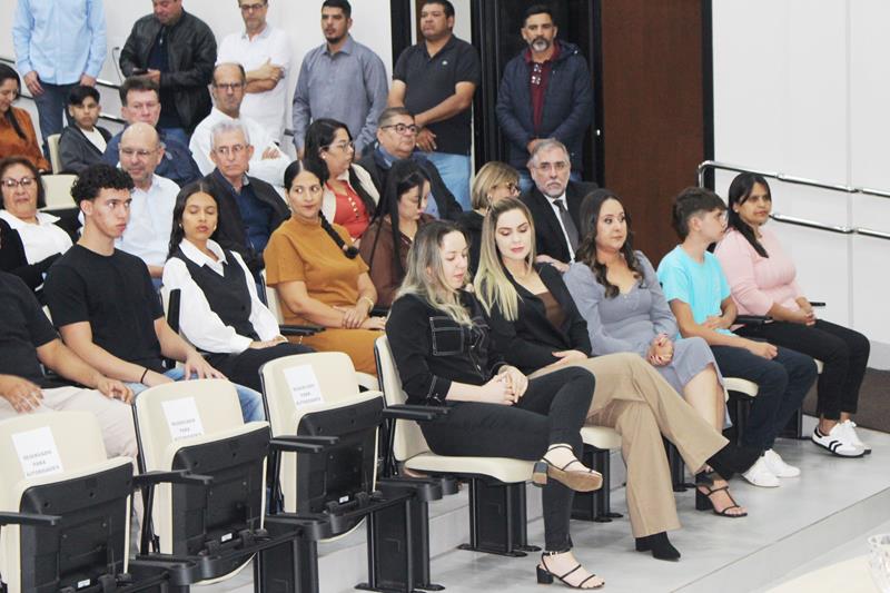 Ato na Câmara Municipal marca posse de Hélio Acosta e Alfredo Soares como prefeito e vice em Paranhos