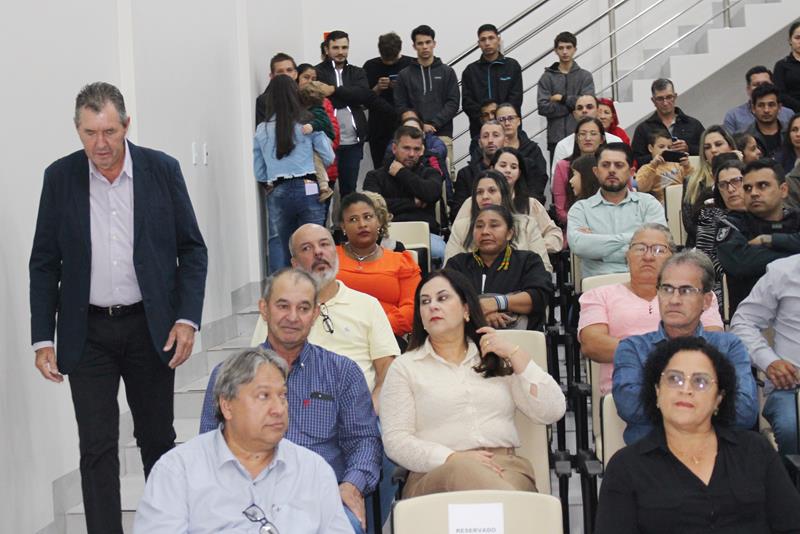 Ato na Câmara Municipal marca posse de Hélio Acosta e Alfredo Soares como prefeito e vice em Paranhos